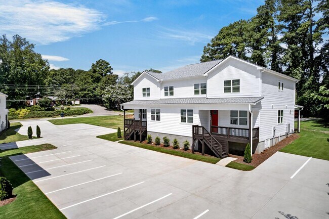 Foto del edificio - 1739 Crest Rd
