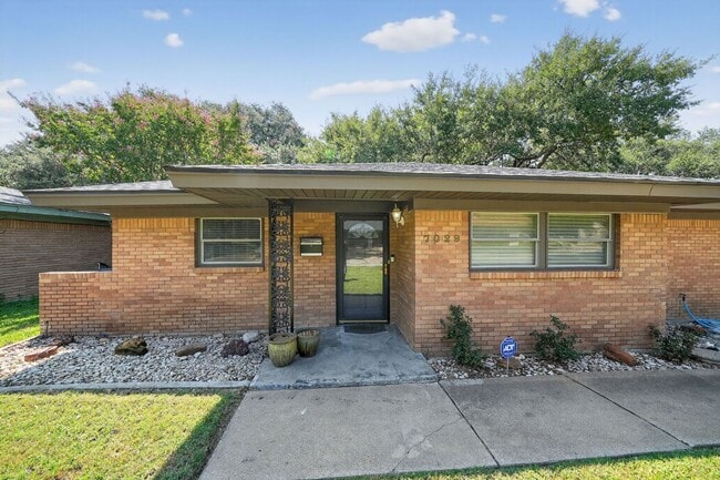 Building Photo - 7029 Willis Ave