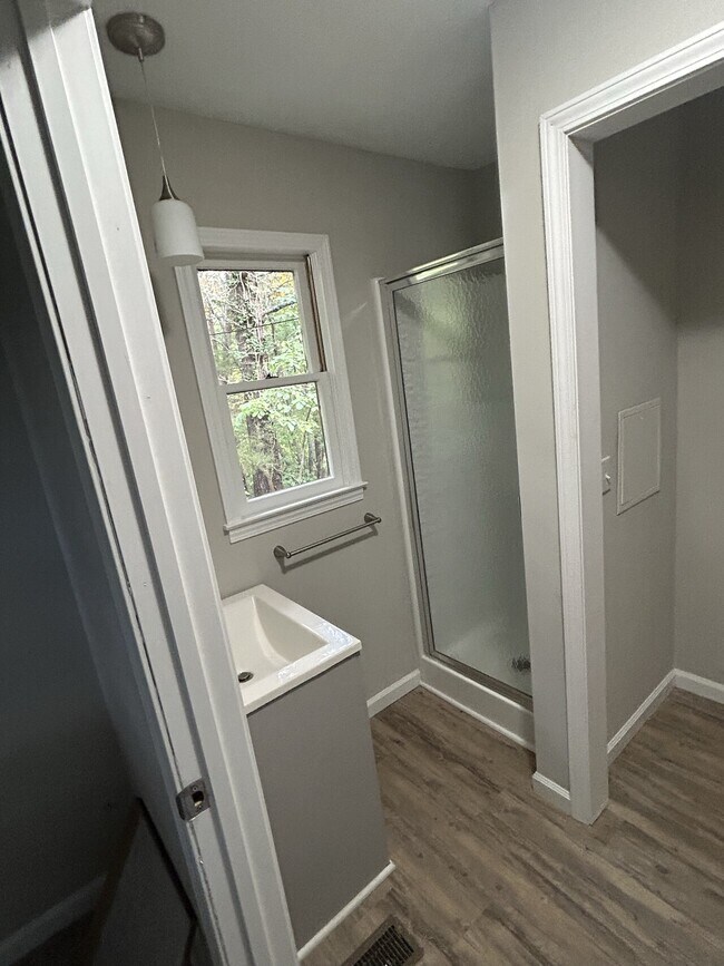 Building Photo - 544 Fox Layre