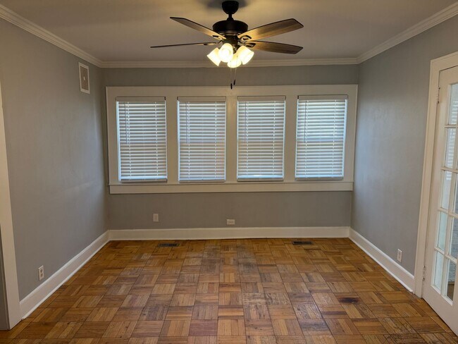 Foto del edificio - GHENT - 4 Bedroom Home with a Detached Garage