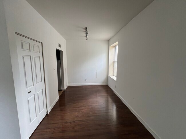 Foto del edificio - 4398 McPherson Ave