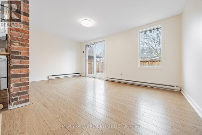 Building Photo - 1538 King St W