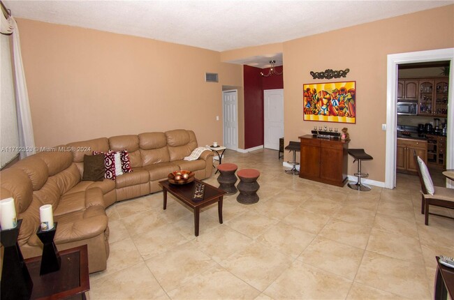 Building Photo - 1301 NE Miami Gardens Dr