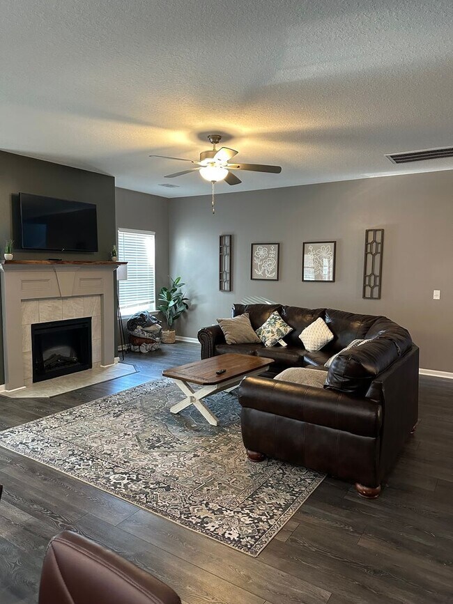 Foto del edificio - FOR RENT