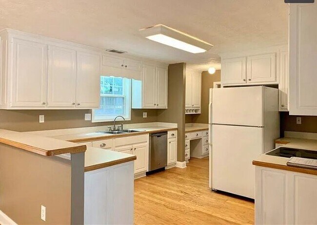 Foto del edificio - 4442 Keenly Valley Dr NE