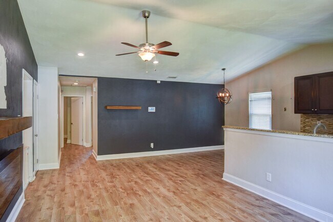 Foto del edificio - Charming 3-Bedroom, 2-Bath Home in Virgini...