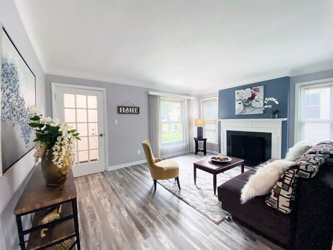 Building Photo - 3 Bed - 1.5 Bath Cape Cod for Rent!