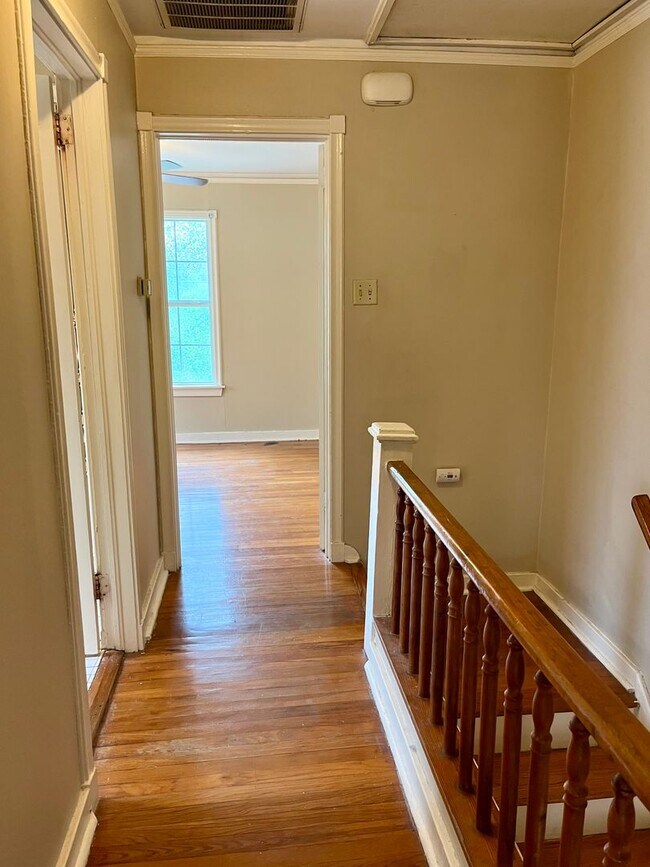 Building Photo - Great location in Garden District seconds ...