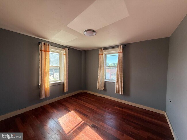Foto del edificio - 629 N White Horse Pike