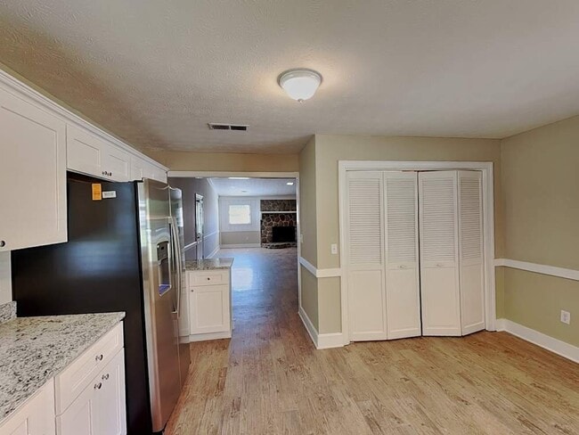 Building Photo - 1694 Webb Gin House Rd