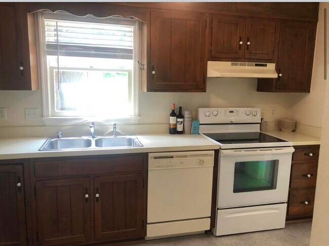 Building Photo - 2139 Harvest Dr