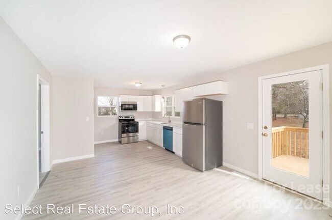 Building Photo - 2 br, 2 bath House - 1117 East McGill Street