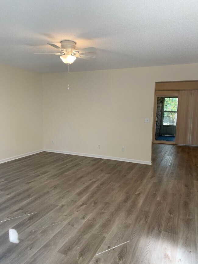 Stratford Court Louisa Lane 2 Bedroom 1 House Rental in