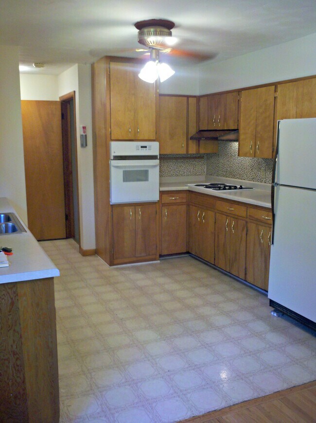 Kitchen - 533 Terrace Rd