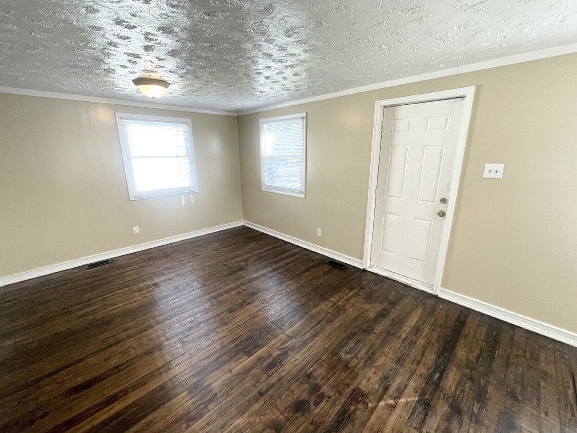 4 bedroom HUGE attached, 2-car garage/workshop combo (has electricity - 4 bedroom HUGE attached, 2-car garage/workshop combo (has electricity