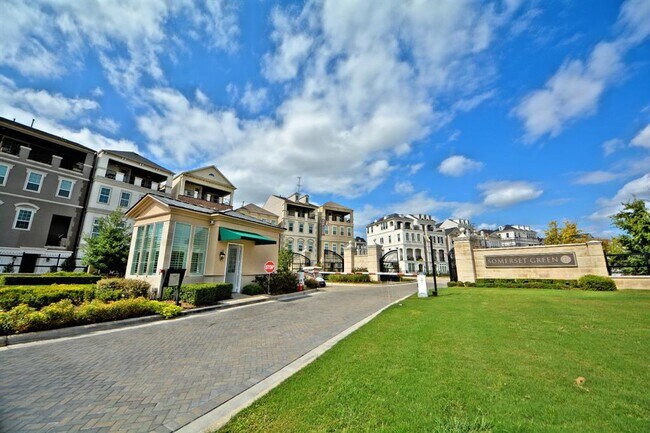Building Photo - 757 Somerset Commons Ln