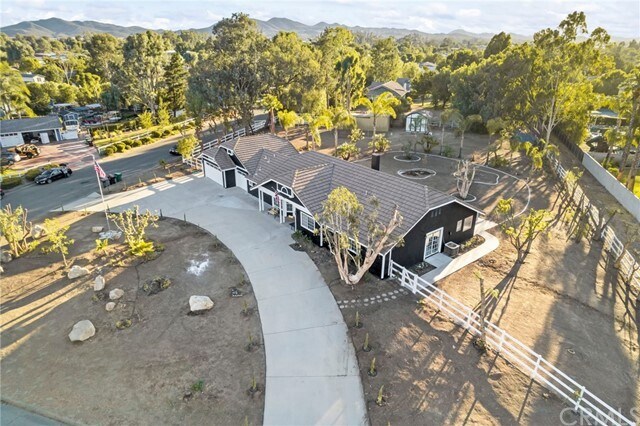 Foto del edificio - 28720 Jenny Ln