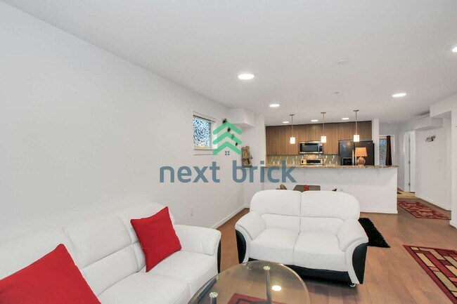 Foto del edificio - Beautiful home with 3 beds, 2 baths for rent