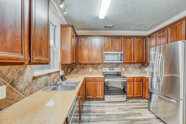Building Photo - 1122 Chase Park Dr