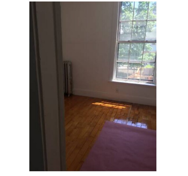 Building Photo - 8 Adella Pl