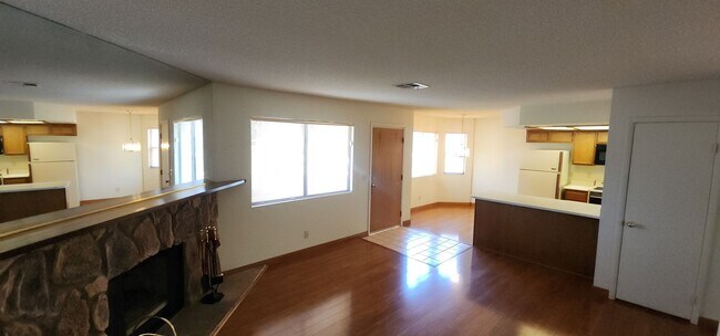 Foto del edificio - Gorgeous 2BED/2BATH Condo nestled in a Roc...