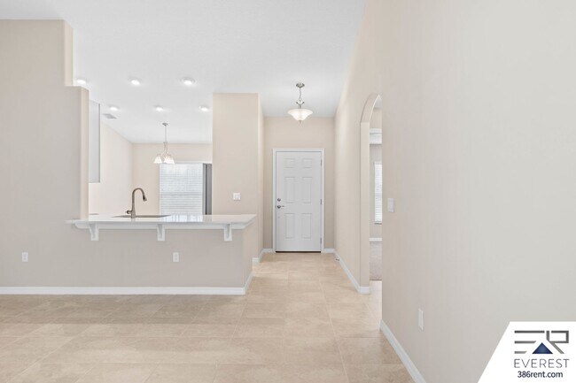 Foto del edificio - FULLY FENCED, LIKE NEW 4/3/2 ON A QUIET CUL-DE-SAC