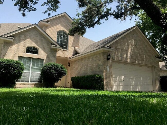 Foto del edificio - 2321 Clover Ridge Dr