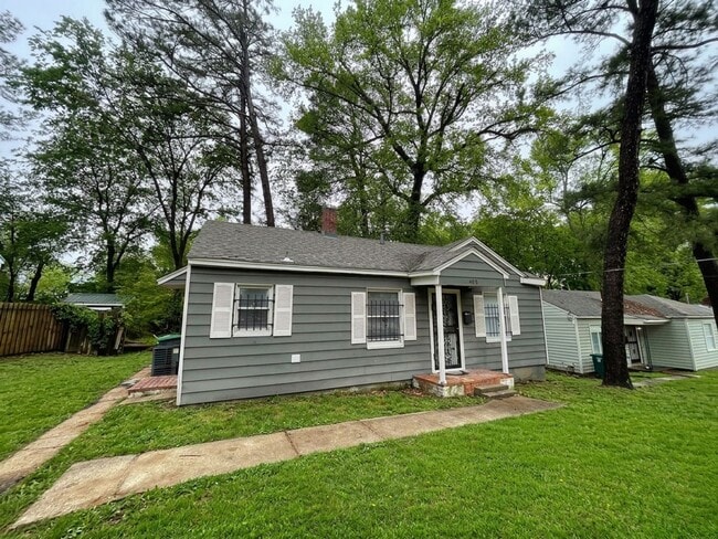 Charming & Fully Refreshed 2BR/1BA Near the University District – Move-In Ready! - Charming & Fully Refreshed 2BR/1BA Near the University District – Move-In Ready! House