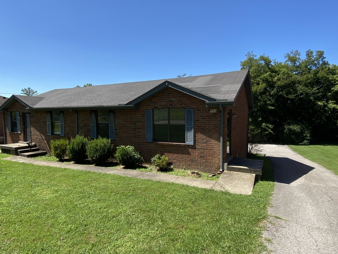 Foto principal - 580 Tulip Grove Rd