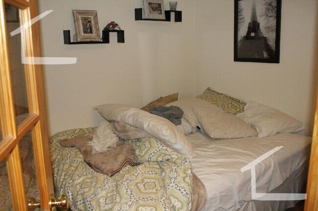 Building Photo - BROOKLINE 2BED NO FEE ON BEACON ST