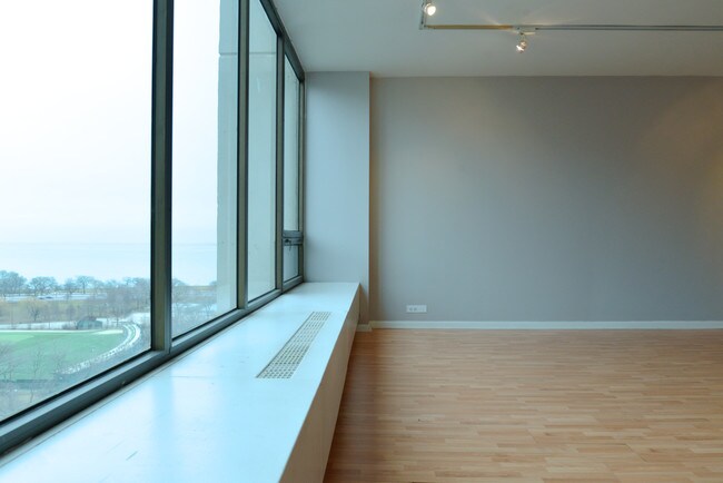 Vista desde la sala de estar/Comedor - 2800 N Lake Shore Dr