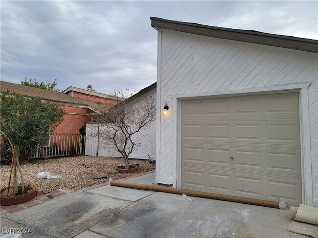 Building Photo - 6227 Don Gaspar Ave