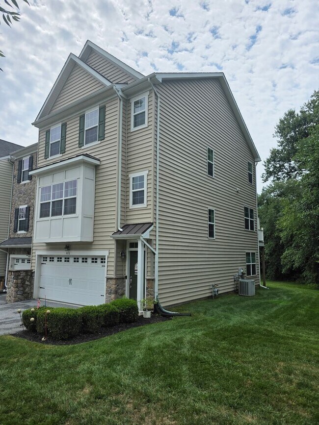 Building Photo - 486 Jacobsen Drive