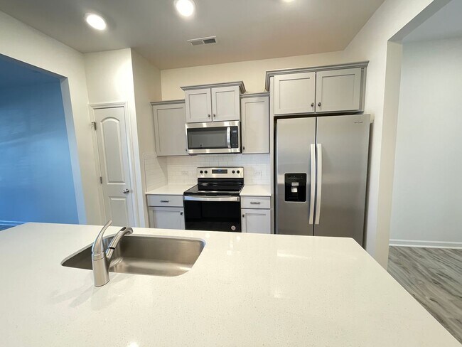 Foto del edificio - 1 year old  townhome near historic downtow...