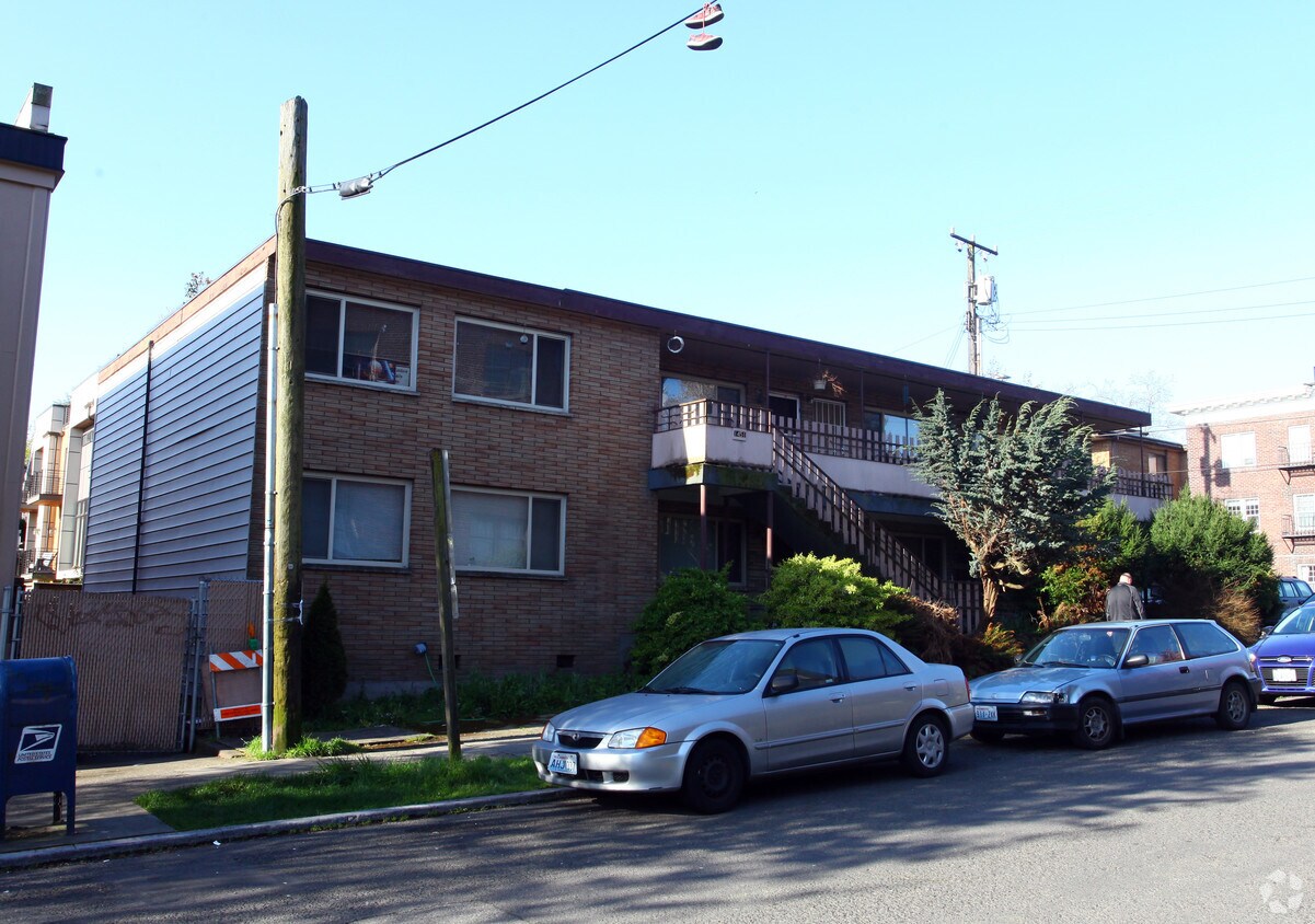 Building Photo - 1451 E Republican St