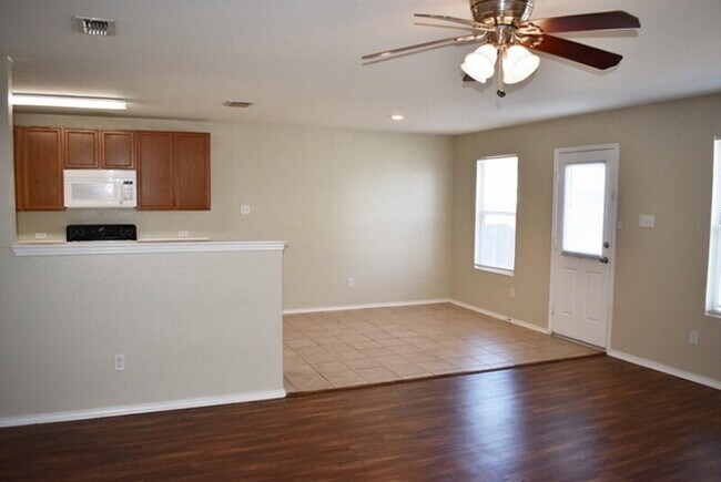 Foto del edificio - "Great 3-2-2 Home with Open Floor Plan and...