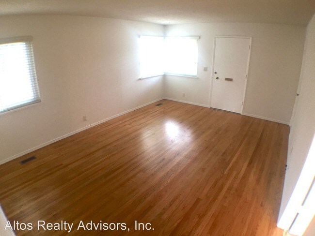 Building Photo - 546 S Eden Ave