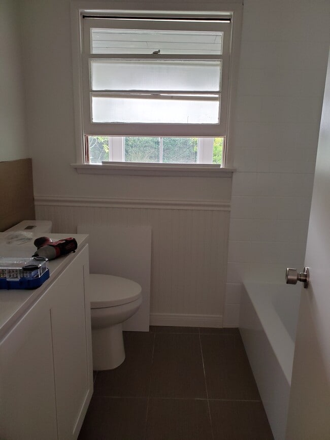 Bathroom - 1475 Rubenstein Ave