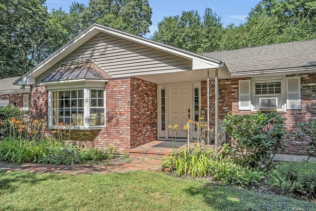 Building Photo - 7 Brierwood Cir