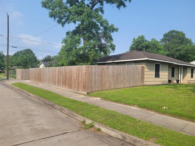 Building Photo - 3736 Zephyr St