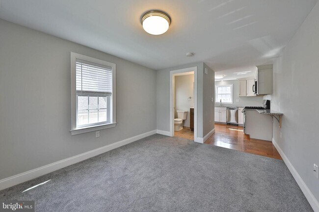 living room with 1/2 bathroom - 435 W 6th Ave