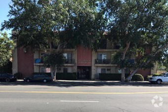 Foto principal - 21910 Roscoe Blvd