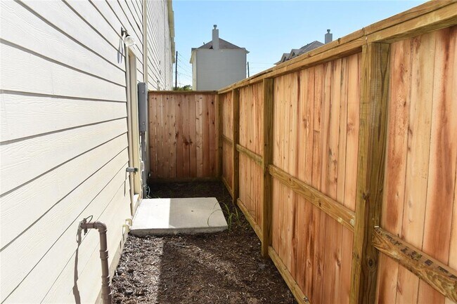 Building Photo - 8747 Bryam St