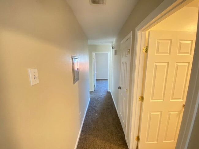 Foto del edificio - Modern 3-bedroom, 2-bath apartment