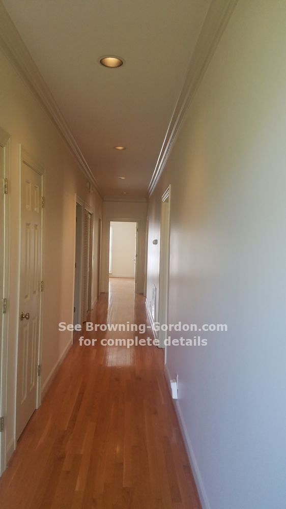 Building Photo - Two Bedroom Condo in Green Hills!