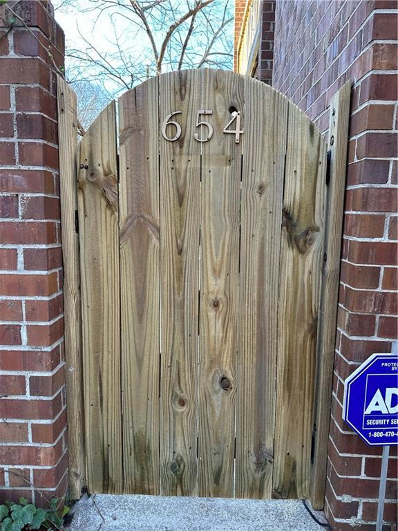 Foto del edificio - 654 Cleburne Terrace NE
