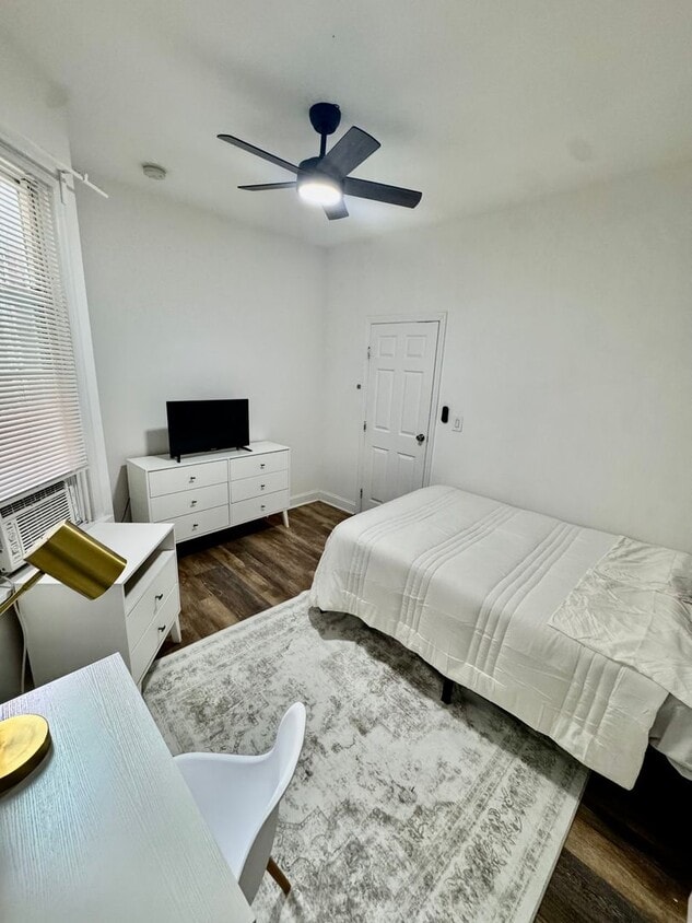 Foto principal - 2428 Cambreleng Ave