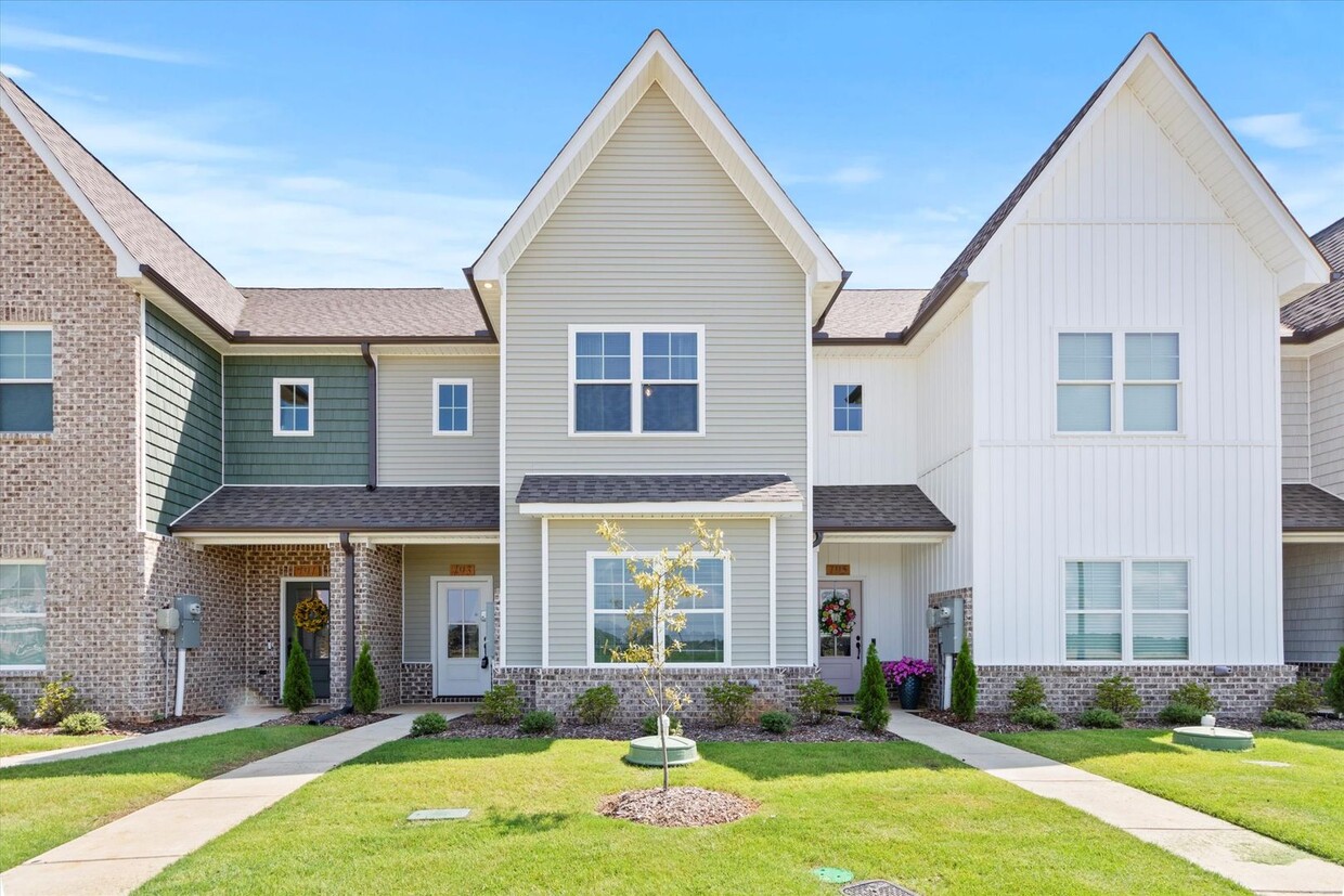 Primary Photo - Thanksgiving Special! $300 Rent Credit for 12 Months on this Furnished Townhome!