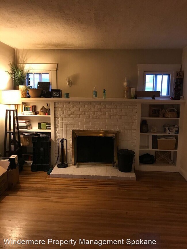 Building Photo - 3 br, 1 bath House - 218 W. 22nd