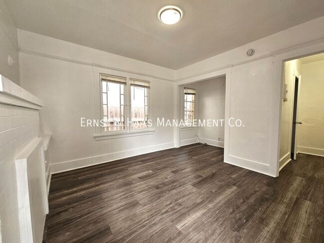 Foto del edificio - 320 W 12th St